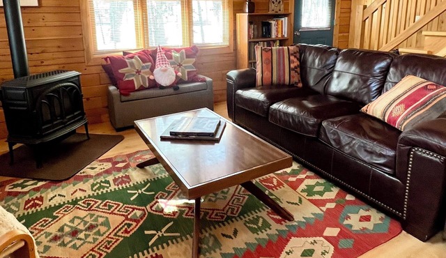 Charming 2-bedroom Cabin with WiFi, AC in amazing Bar Harbor