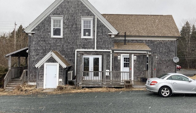 Charming 2-bedroom Cape Cod style Inn in Musquodoboit Harbour with WiFi, AC
