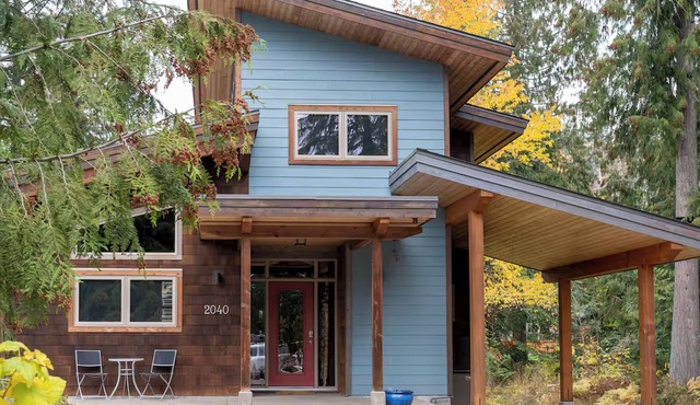 Charming 3 Bed, 2.5 Bath Timberframe Home
