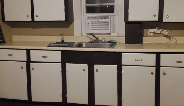 Charming 3-bedroom apartment with WiFi, AC in pleasant Waterville