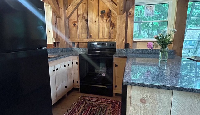 Charming barn studio apt, in lovely Peterborough NH overlooking the downtown.