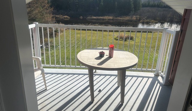 Charming Riverside 3BR Cottage in Saint-Alexis-Des-Monts.