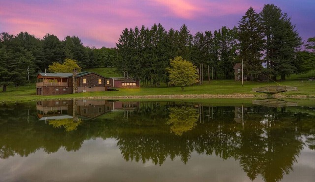 Charming Cabin w/Hot Tub, Pool Table, and Fishing