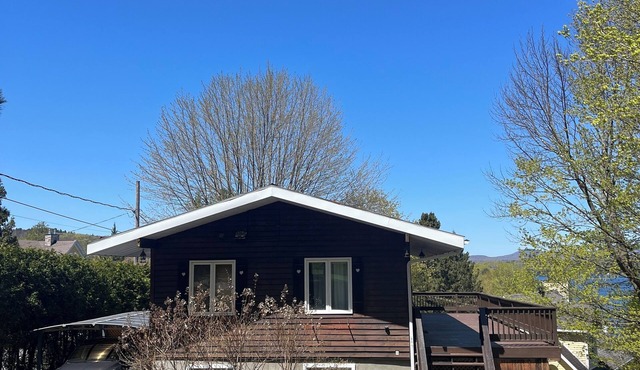 Charming Chalet in Mansonville, QC – Lake View & Pet-Friendly | 31+ Day Rental