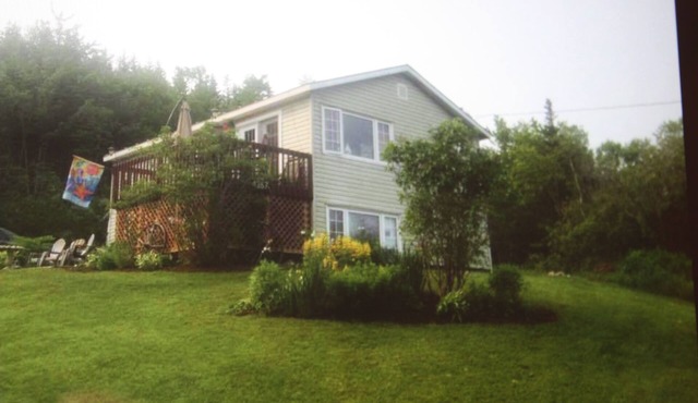 Charming cottage minutes from Gaelic College and Baddeck with WIFI
