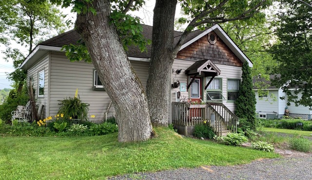 Charming & Cozy Cottage Style Home