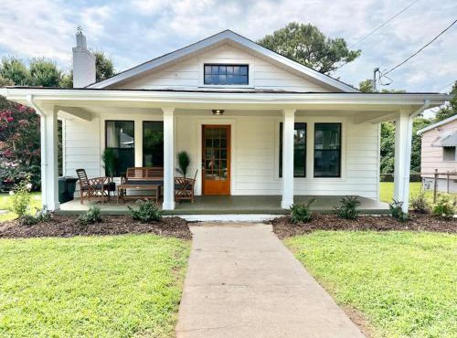 Charming Downtown Family Home with Fenced Yard