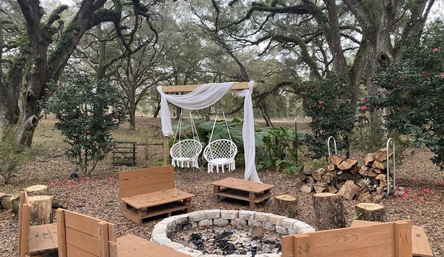 Charming Farmhouse Nestled in Oak Forest 20 mins from Ocala