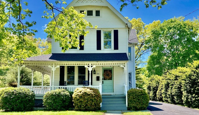 Charming Historic Owl House in Old Wethersfield