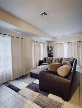 Charming home Centrally located in Worcester