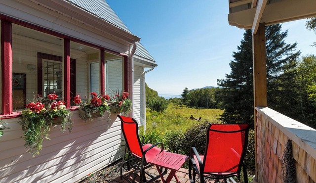Charming home in the heights of Charlevoix