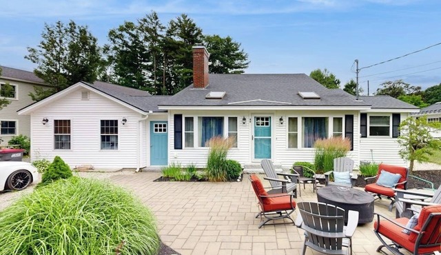 Charming home with patio & studio - walk to Footbridge Beach