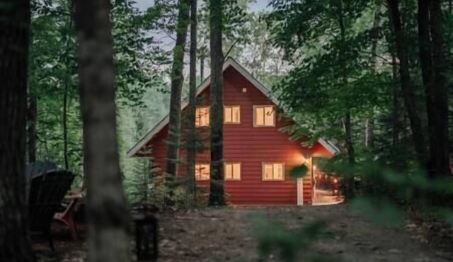 Charming Lakefront Cottage w/Hot Tub, Dock & Fire Pit