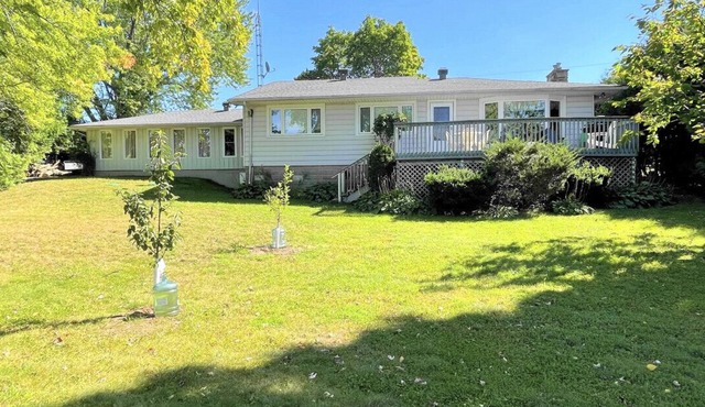 Charming Lakeside Retreat: Cozy and Convenient on Chemong Lake