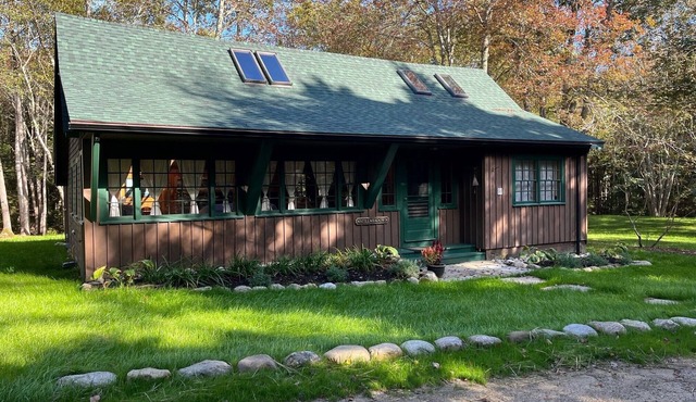 Charming, quiet 3-BR cottage; private access to cove and forest trails