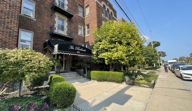 Charming Renovated One Bedroom Apartment.
