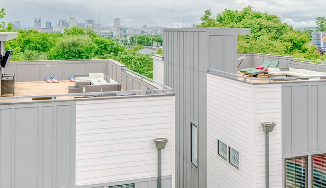 Charming & Spacious NEW Modern Townhouse with rooftop