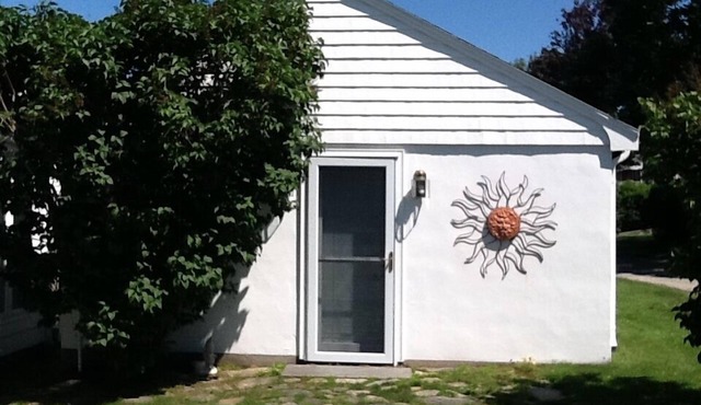 Charming Studio Cottage located on Easton's Point