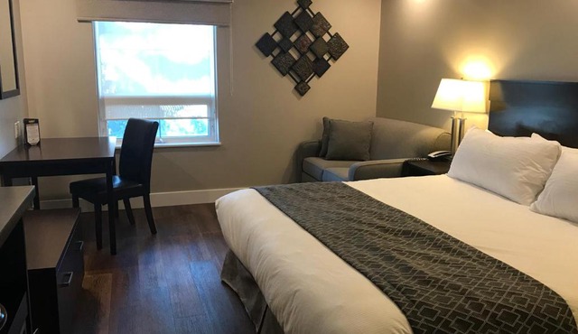 Chateau Louis Hotel & Conference Centre