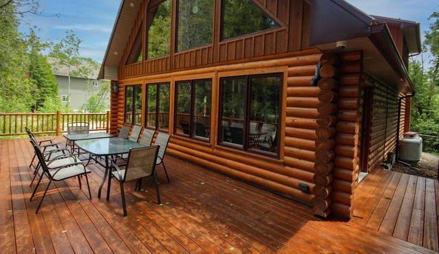 Check out The Bon Voyage Cottage right near the famous clear water of Tobermory.