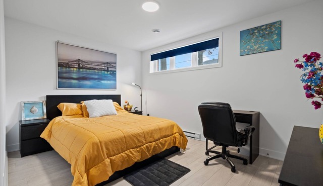 Chic Condo ! 15 Mins from Downtown Montreal: Pool and BBQ