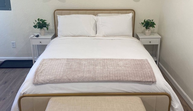 Chic studio hideaway in Riverdale with AC, Wifi