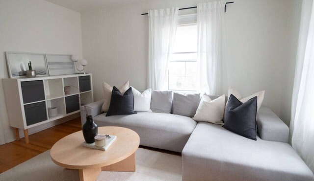 Christie Corner I:Feel at home while you stay, eat and relax