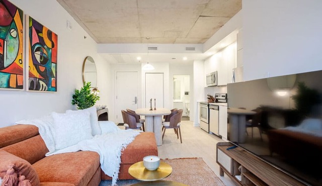 City View Comfort Stay | Parking, Gym & Pool
