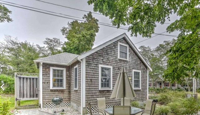 Classic Cape Cod Cottage - 100 yards to Cape Cod Bay