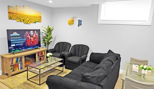 Clean, Cozy Pocket Friendly 2BR + A/C + Workspace + Ethernet & WiFi