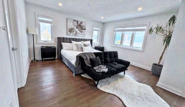 Close to Blue Mountain Sleeps 8+
