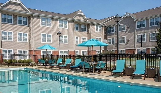 Close to Virginia Discovery Museum! 2 Modern Units, Pets are Allowed w/Pool