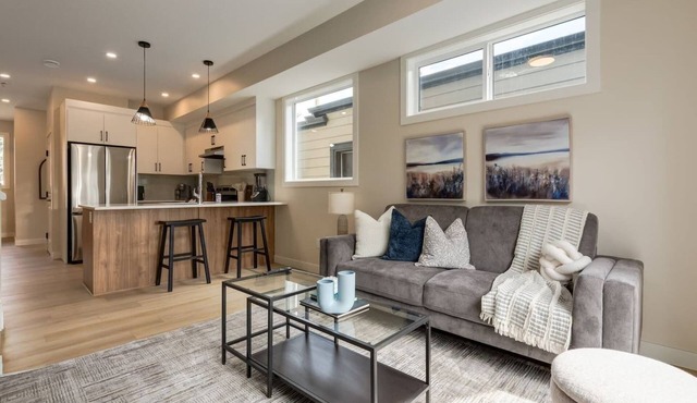 "Coastal Breeze" Brand NEW 2 Bdrm in Glendale!