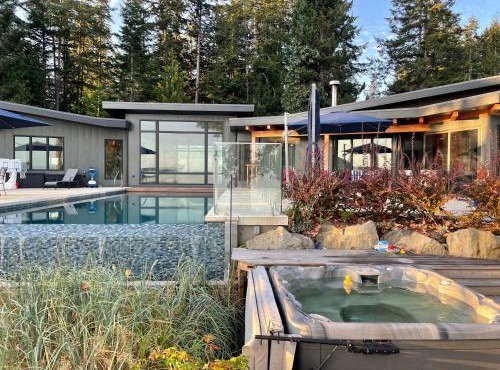 Cokely Cove Guesthouse - Oceanside Villa