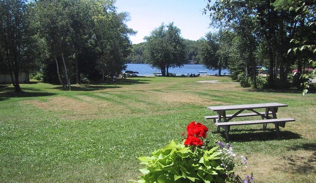 Colonial Bay Motel and Cottages