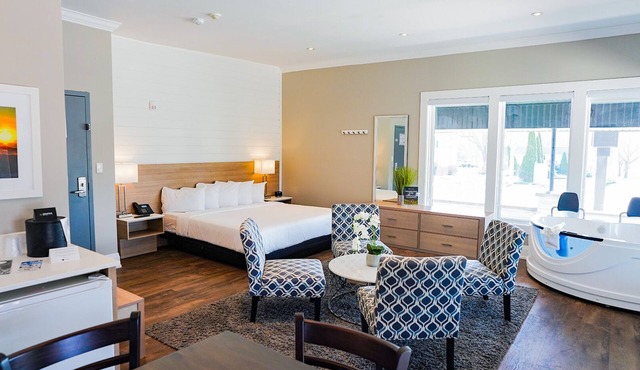 Colonial Hotel & Suites - Executive Jacuzzi Suite
