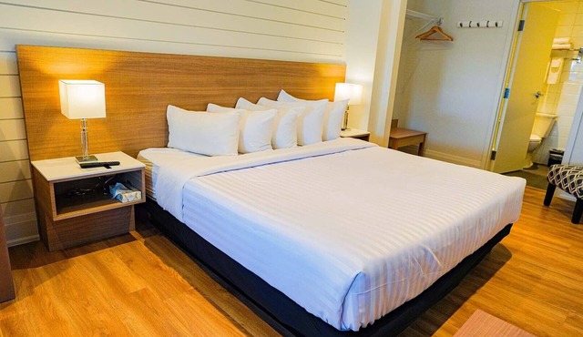 Colonial Hotel & Suites - Standard King