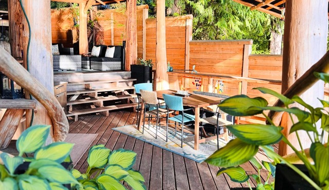 Come stay with us on the beautiful Sunshine Coast ocean side!