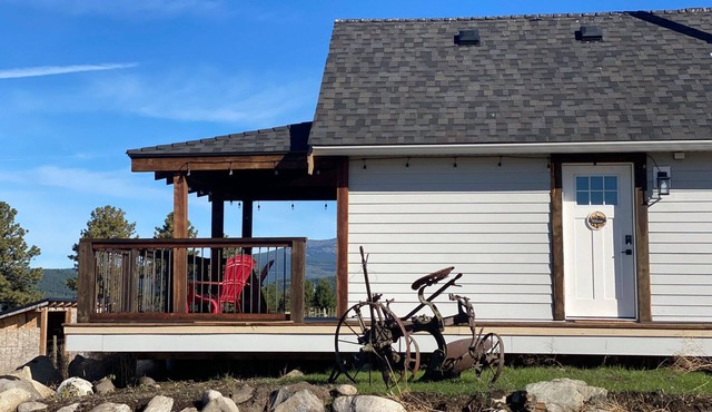 Come to the Mountains, Stay on the Farm - Cozy Farm-Stay Cottage