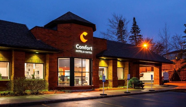 Comfort Hotel & Suites