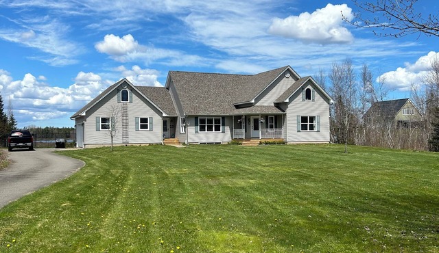 Comfort, Relaxation & Fun for 15 in Lakeview Home. Everything you need PLUS MORE