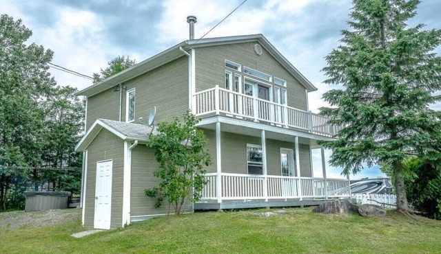 Comfort with Lake View | Chalet Lac-Frontiere