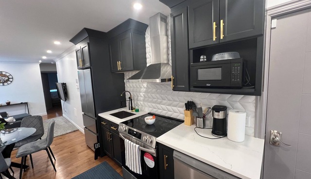 Comfortable and luxurious condo with parking! 5 minutes from Place Bell