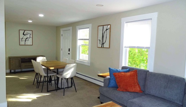 Comfortable Renovated 3 Bed Apartment