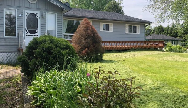 Comfy 5 Bedroom Cottage, 1 Hr Toronto
