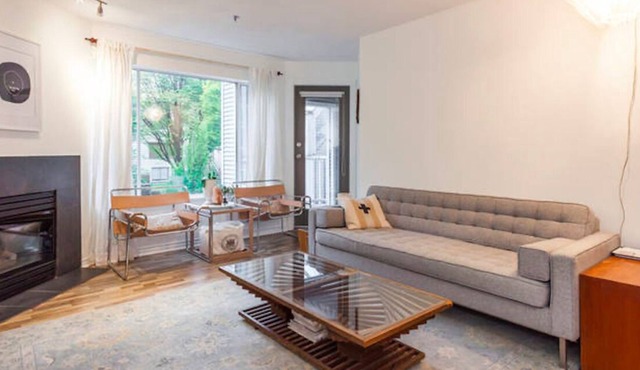 Commercial Drive Vancouver bedroom private1/2bath