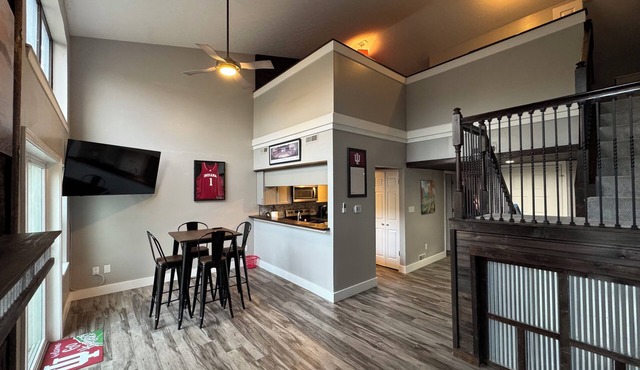 Completely Updated Condo-Resort Living on Lake Monroe w/Pool, Golf + Golf Cart