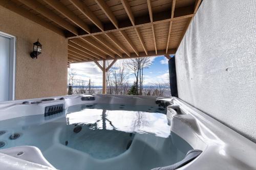 Condo 120B, Hot Tub, Panoramic Views & Game Area