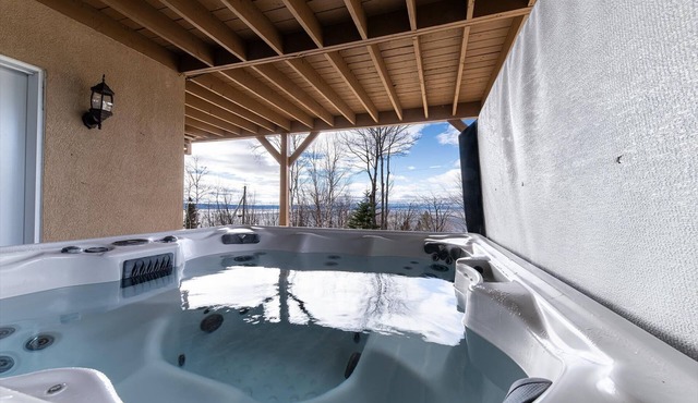 Condo 120B: Hot Tub, Panoramic Views & Game Area