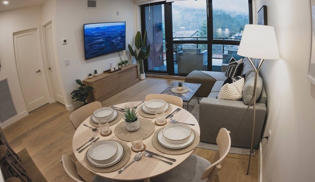 Condo with Mountain Views and Rooftop Hot Tub!